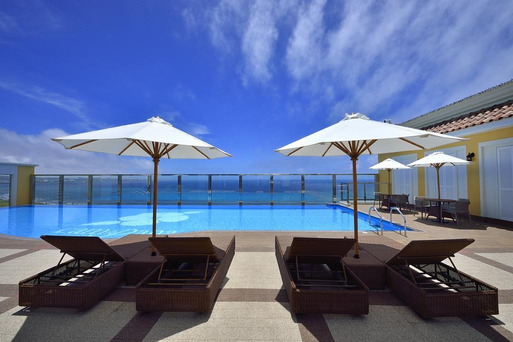 Vessel Hotel Campana Okinawa Тятан Экстерьер фото